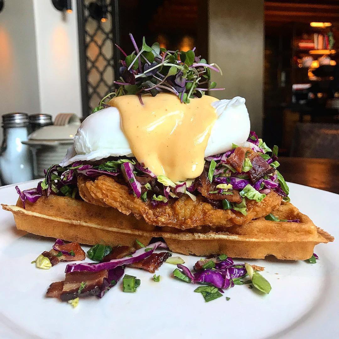 cheflifenetwork's tweet photo. Masterpiece!👊 By the one and only @chefonaroll! 

#ChefLife #ChefLifeNetwork #OCChefLife  #Foodporn #Foodpornshare 

📸PC: @chefonaroll #chickenandwaffles #eggsbenedict with a #pecanwoodbacon and #maplesyrup #coleslaw #poachedeggs and #sriracha #hollandaise #friedchickenfriday https://t.co/73Ndtkk6O8
