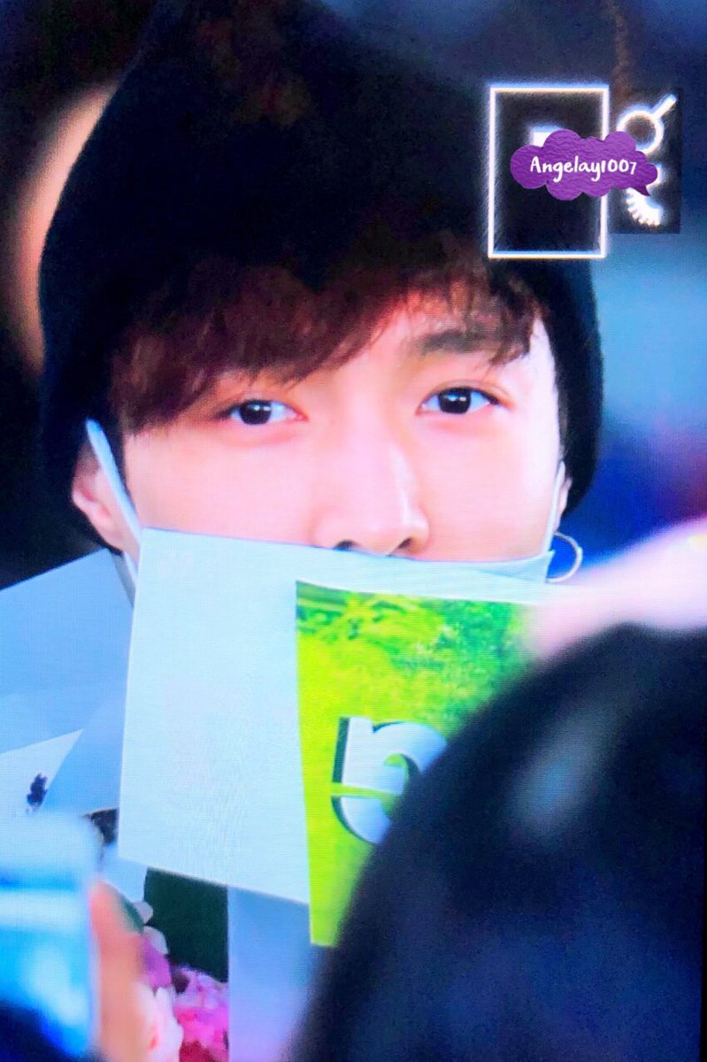 Angelay1007_'s tweet photo. 190210 LAX🛬️
#레이 #장이씽 #LAY https://t.co/UBbp3CSjGm