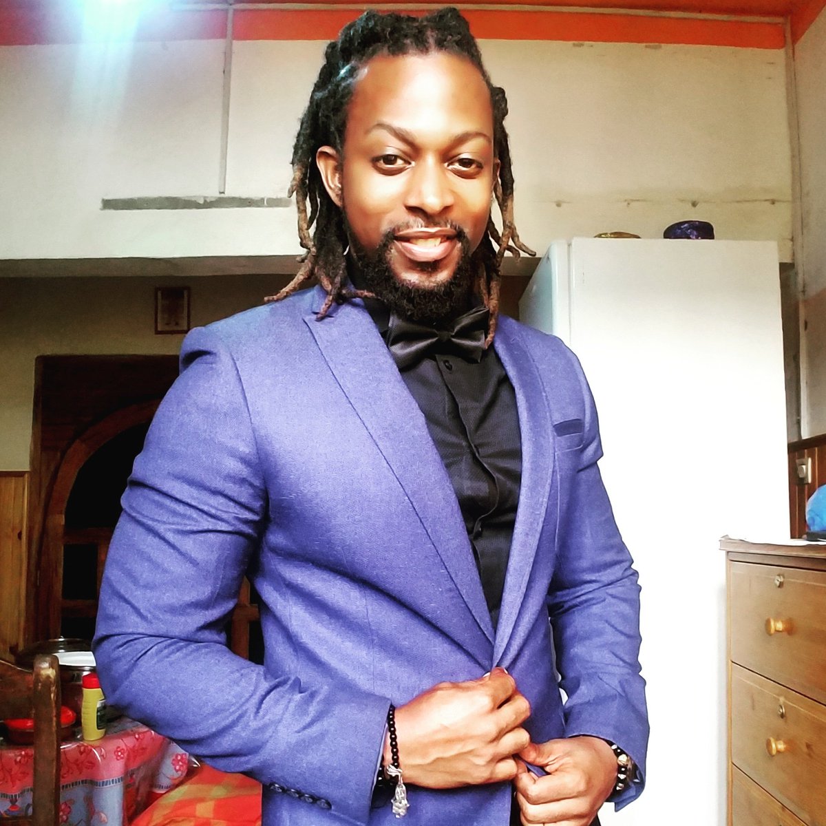 HubbyLion's tweet photo. #menwithlocks #chocolatnoir #iamlocd https://t.co/36QWRUybSo
