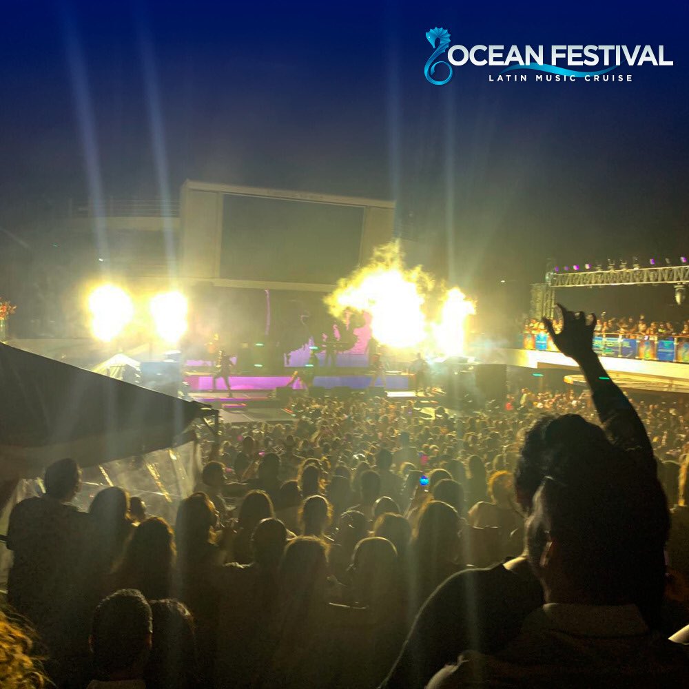 TheOceanFest's tweet photo. ¡Brutal 💥 noche la que vivimos ayer a bordo del #OceanFest2019 con @nickyjampr, quien le prendió CANDELA y puso a bailar a todos con su FLOW! 😎🛳🎉 Like si te gustaría que volviera a repetir... 💃🏻🔥🌴 https://t.co/bpLJRum3bN