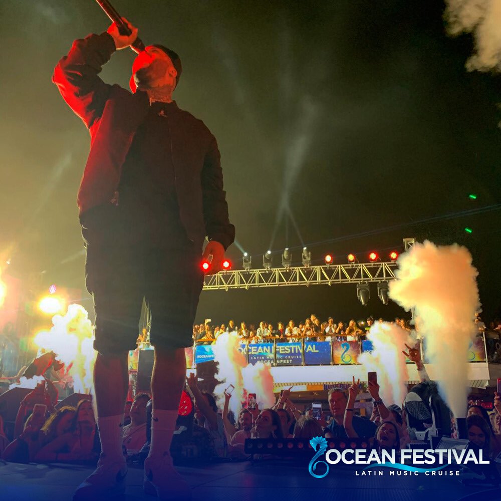 TheOceanFest's tweet photo. ¡Brutal 💥 noche la que vivimos ayer a bordo del #OceanFest2019 con @nickyjampr, quien le prendió CANDELA y puso a bailar a todos con su FLOW! 😎🛳🎉 Like si te gustaría que volviera a repetir... 💃🏻🔥🌴 https://t.co/bpLJRum3bN