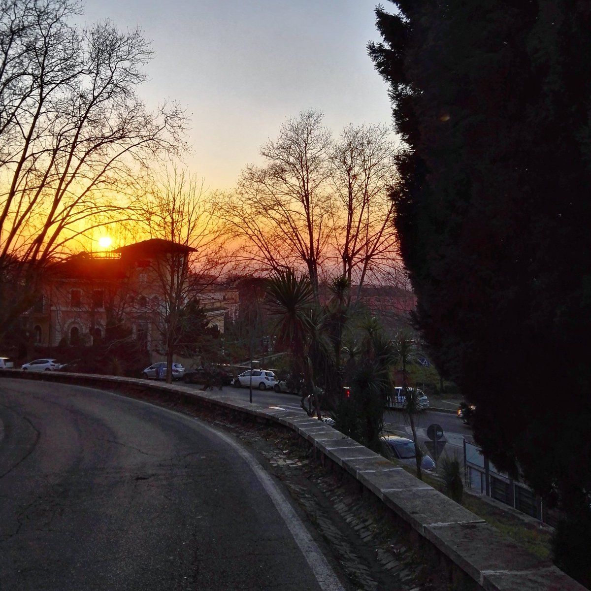 Dany_XCV's tweet photo. Quando si dice "ammirare un tramonto" è questo che ti aspetti ☀
#10febbraio https://t.co/OTgUX0KBea