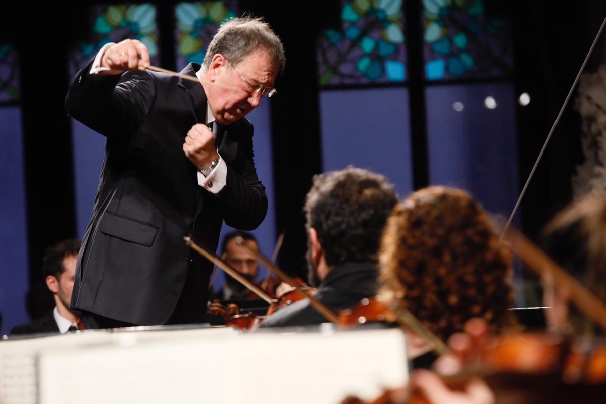 fschubertfilh's tweet photo. Gràcies #SalvadorMas, gràcies #SimfonicaOCM i més gràcies a tot el públic que ha fet possible aquesta meravellosa Inacabada de Schubert!! https://t.co/wIJqM4fygE