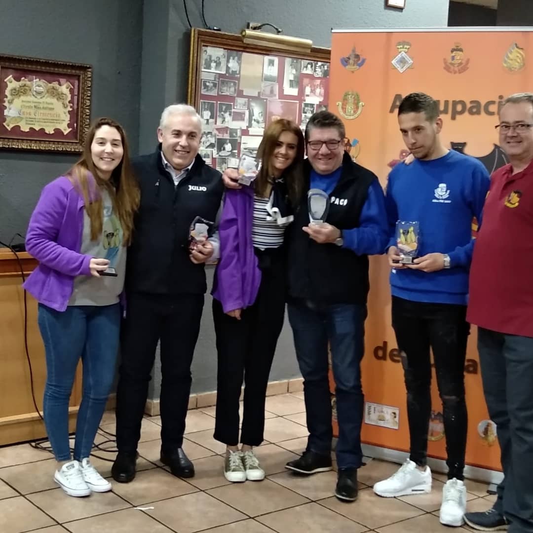 RealFalla's tweet image. Hoy hemos acudido a la Gala del Deporte de la Agrupación de Fallas de Ruzafa a recoger el 3er premio de truc de Paco y Julio, el 1er premio de canut de Paco, y los primeros premios de bolos de Fran y María. ¡Enhorabuena! ¡Hemos arrasado! #realfalla