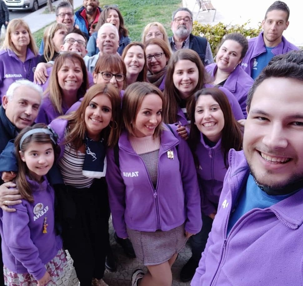 RealFalla's tweet image. Hoy hemos acudido a la Gala del Deporte de la Agrupación de Fallas de Ruzafa a recoger el 3er premio de truc de Paco y Julio, el 1er premio de canut de Paco, y los primeros premios de bolos de Fran y María. ¡Enhorabuena! ¡Hemos arrasado! #realfalla