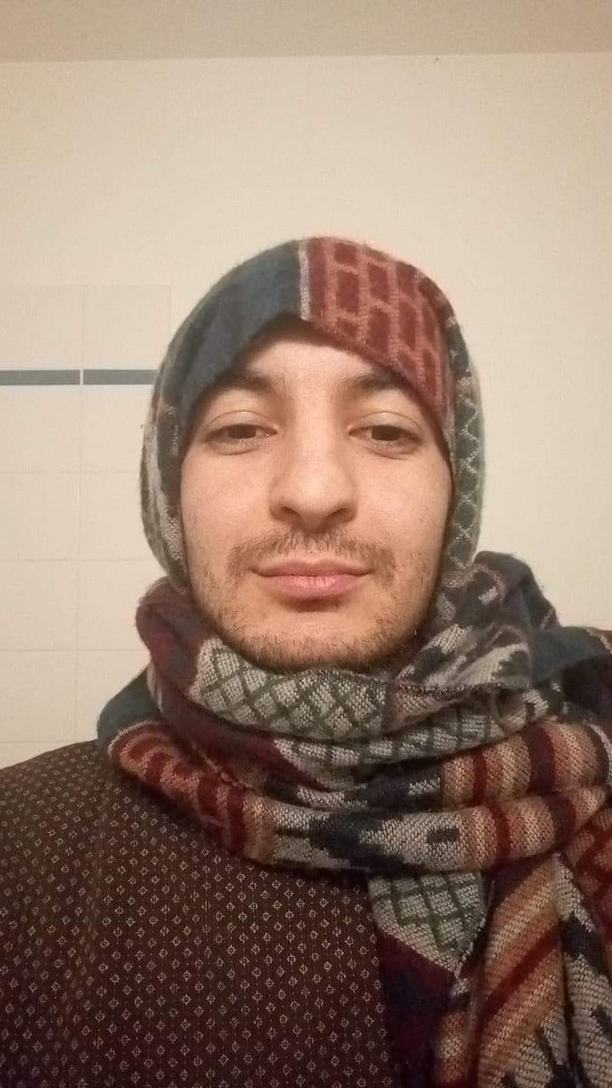 DzEnough's tweet photo. الرجال الجزائريين يدعمون النساء في كفاحهن ضد الحجاب الإجباري في الجزائر 👏👏👏
Algerian men supporting women to be  #FreeFromHijab

#سجي��ات_الحجاب_في_الجزئر https://t.co/JDPpWEq1gw