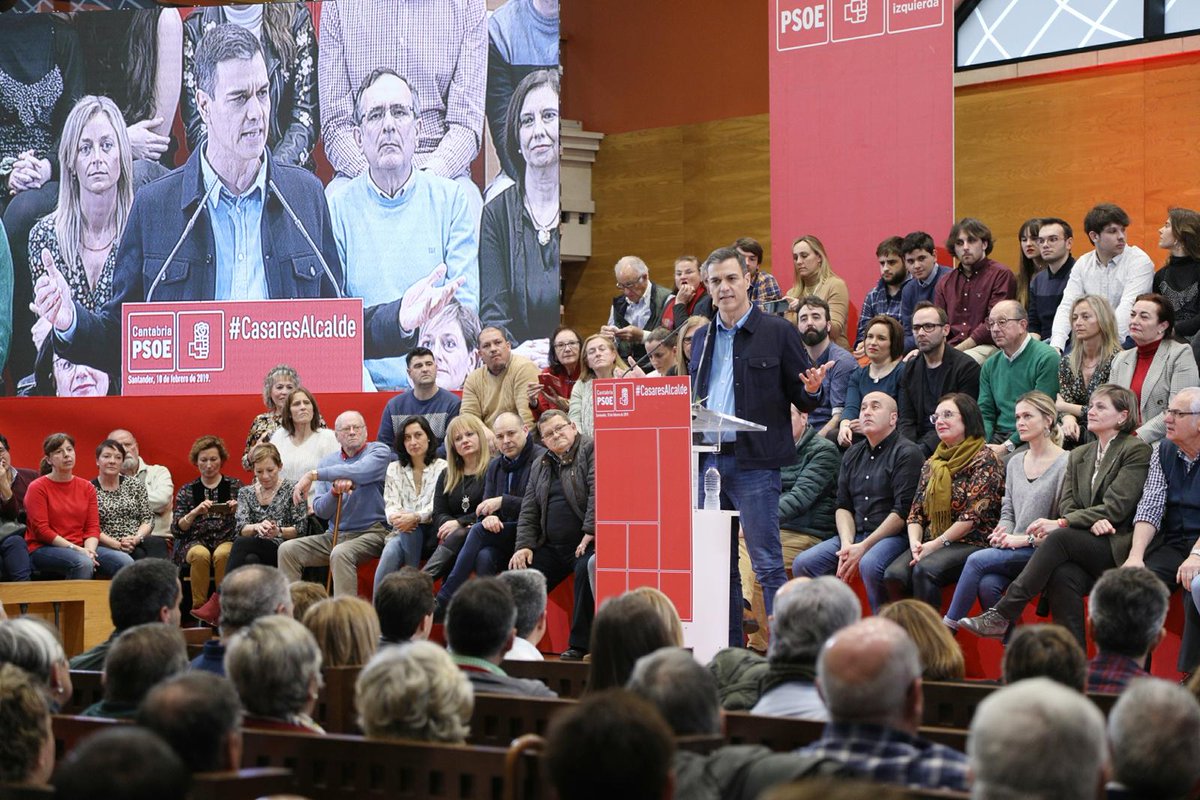El #Gobierno trabaja por la unidad de #España y esto significa unir a los españoles y no enfrentarlos como hacen las derechas. 
La democracia no es cara o cruz, hay muchas alternativas. Y la nuestra es convivencia, ley y diálogo en #Cataluña. 
#ElProyectoNecesario