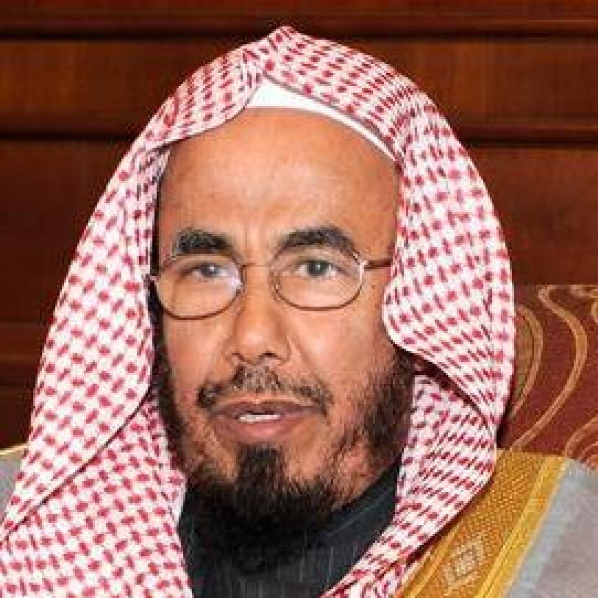 AlwatanNews24's tweet photo. #الشيخ_عبدالله_المطلق:

“ بر الوالدين ليس تفضلًا من الولد ولا مجرد واجب يؤديه على مضض وإنما اعتراف بالجميل وردٌّ لجزء يسير لصاحبي الفضل العظيم، وهو دين تسدِّد بعضه لوالديك، وقبل ذلك معاملة مع الله المطّلع على السر وأخفى ”.
.
- https://t.co/9Wwup58wt2