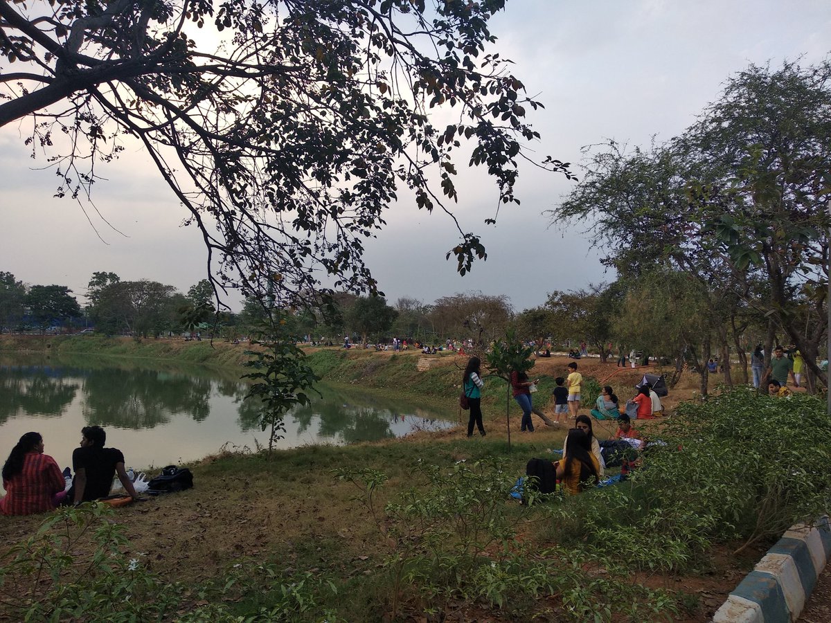 AgaraLake's tweet photo. Lot of people spend their weekend with me.....just want them to leave my premises clean! 💚💙
#KeepLakeClean #SaveLake #LoveLake https://t.co/15X6VRTkoL