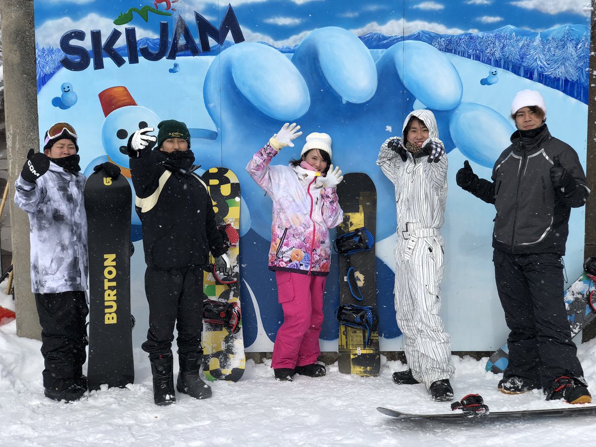 RIKUTO130508's tweet photo. 福井県の勝山にてスノボーかましてきました！🏂
バカ晴れてマジで気持ちよかった🤤🤤🤤
また行きたぁい🥺🥺🥺
お疲れさんどす！
明日はオートメッセ参戦します🚙🚕🚗 https://t.co/vllbuoP8tl