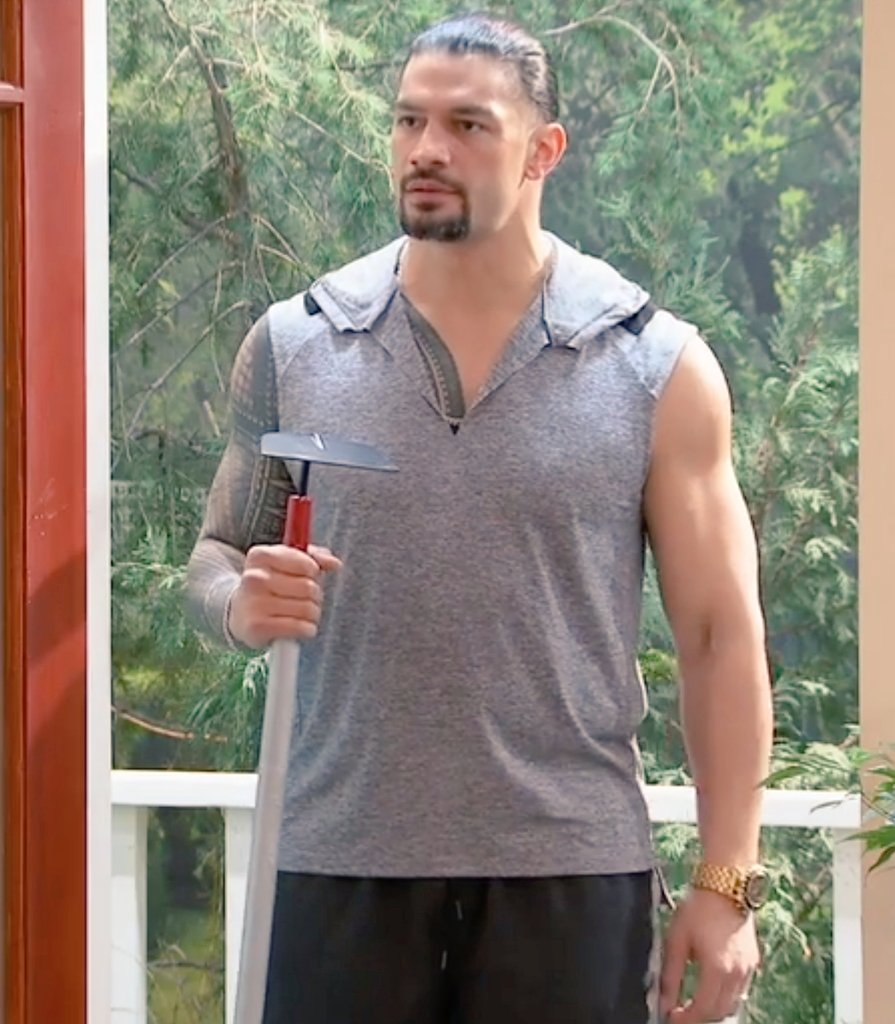 Sher2223454367's tweet image. Precious angle 😘 Love him so much
for all he represents. God bless our beautiful king😙

#RomanReigns #IStandWithRomanReigns #IMissRoman