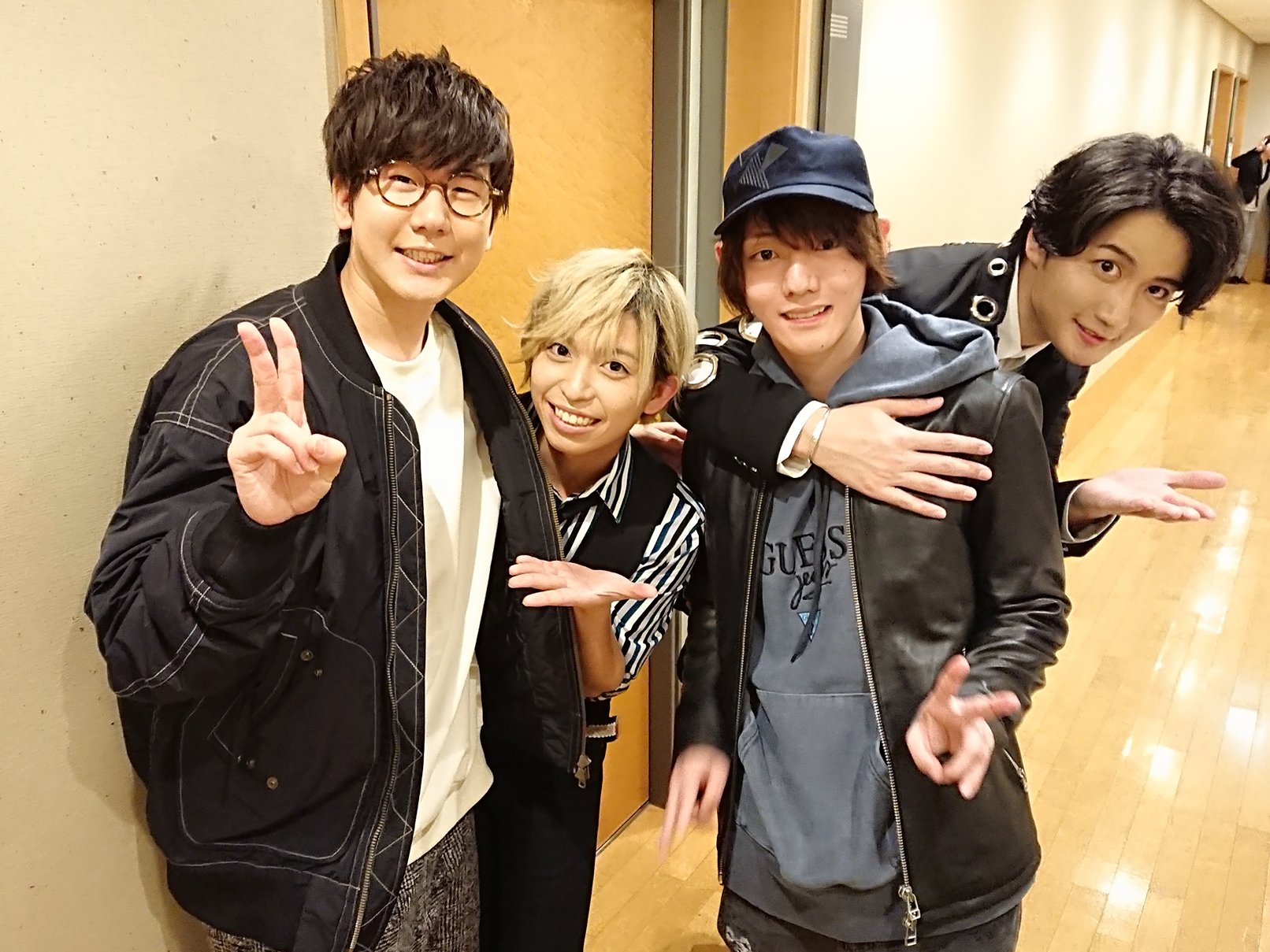 تويتر 山中健太 山中翔太 على تويتر オーケストラ スタミュ 鑑賞しました 人生初のオーケストラということもあり 自分なりのドレスコード せい兄カッコ良過ぎる あれはズルいよ 笑 花江さんともお話出来まして 凄く優しい方でお写真まで撮って下さいました