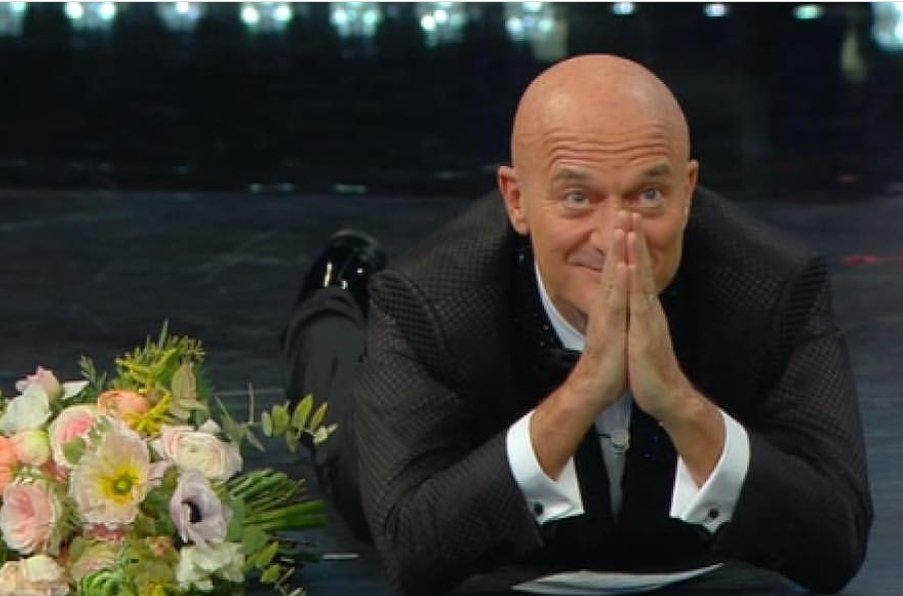 samu_zam's tweet photo. Grazie ad Anna Tatangelo per aver cominciato quello che Ultimo continuerà: LA DISFATTA DEI GIORNALISTI! #DomenicaIn #Sanremo2019 https://t.co/E6m3qnZKVP