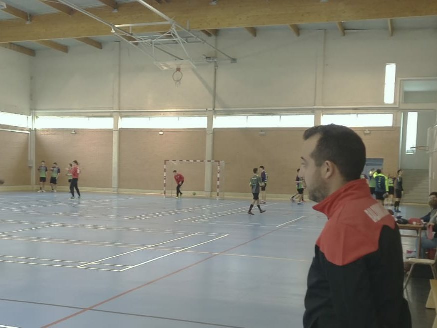 bmsalamanca's tweet photo. Importante victoria 18-34 de nuestros juveniles @CONGESA_XXI  ante @HandVall Buen trabajo defensivo combinando 6-0 y 5-1 y muy buen trabajo táctico reflejado en ataque con una gran circulación de balón. Enhorabuena a los dos equipos!!! https://t.co/RrYe6mrt8j