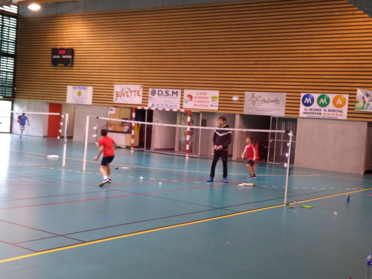 ArgentonBad's tweet photo. Aujourd'hui, sessions d'entraînement avec les enfants du club, pour les coachs bénévoles de la Ligue Centre Val de Loire #badminton https://t.co/hkaSvZhR0V