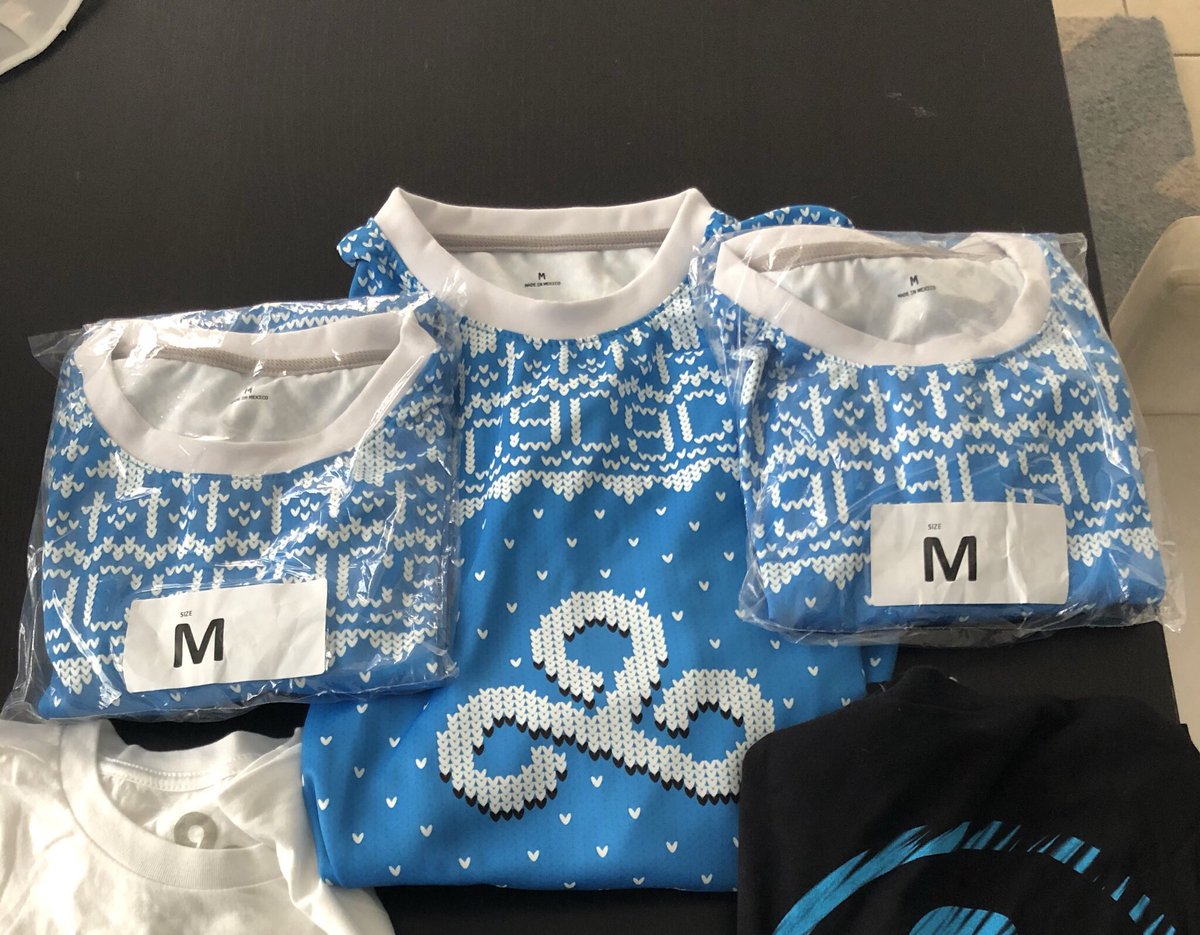 EB7's tweet image. Si este tweet llega a 250 likes hacemos doble Sorteo hoy, la oferta de CR y el sueter de Cloud9