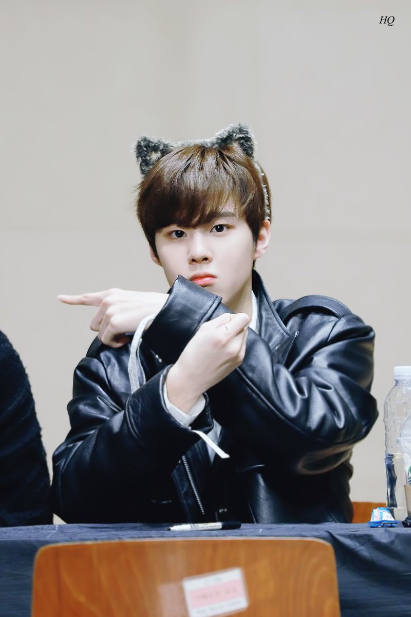 highquality910's tweet photo. 181230 어린이들 사이 좋게 지내요🤗 @UP10TION 
#업텐션 #UP10TION #우신 #김우석 #WOOSHIN https://t.co/Smdl4RBqGa