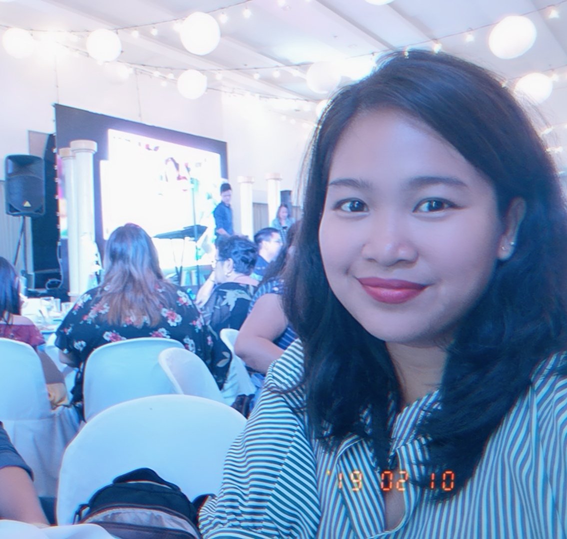 Coz i'm digging my lipstick and wide face.