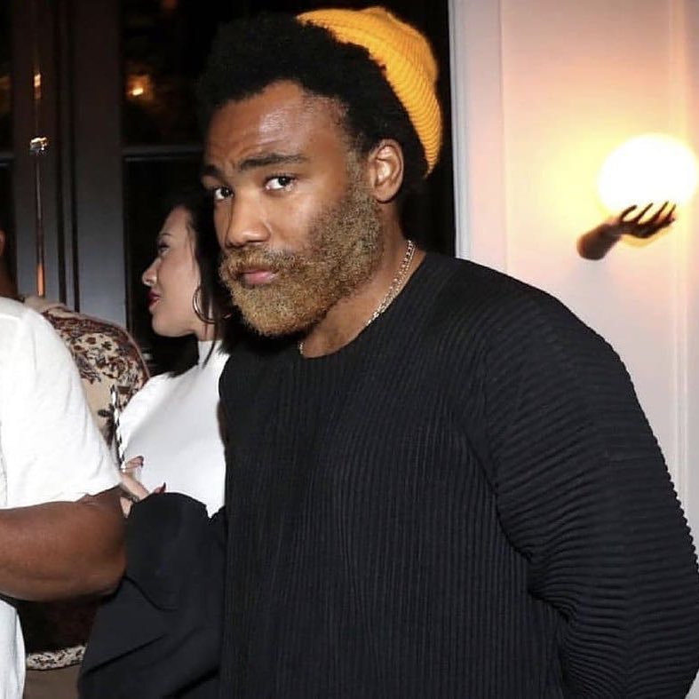 RNewsru's tweet photo. https://t.co/Nql6AppuP0

Childish Gambino обесцветил бороду перед церемонией Grammy. Красавчик? https://t.co/QLFFUvZ0b3