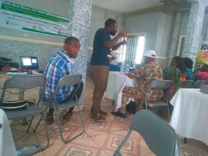 KumbaAmef's tweet photo. Women r de backbone of every https://t.co/zsWKIpIQpM Africa a greater number of women are small holder farmers  with little technological know-how in climate smart Agriculture.Amef in a workshop trained 50women on de production of #AMOF (organic Fertiliser) for soil fertility. https://t.co/iSJwP5xBXm