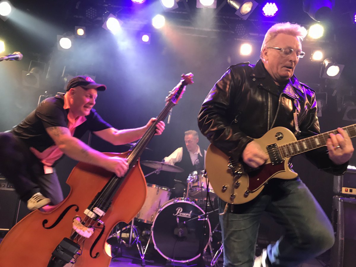 elovissato's tweet image. シェイキンピラミッズ来日公演@新宿MARZ
ギターボーカルはJamesでベースはフレンジーのSteeveでドラムはレストレスのRobというある意味オールスターズなレアなセッション★彡
#シェイキンピラミッズ #ShakinPyramids #Frenzy #Restless