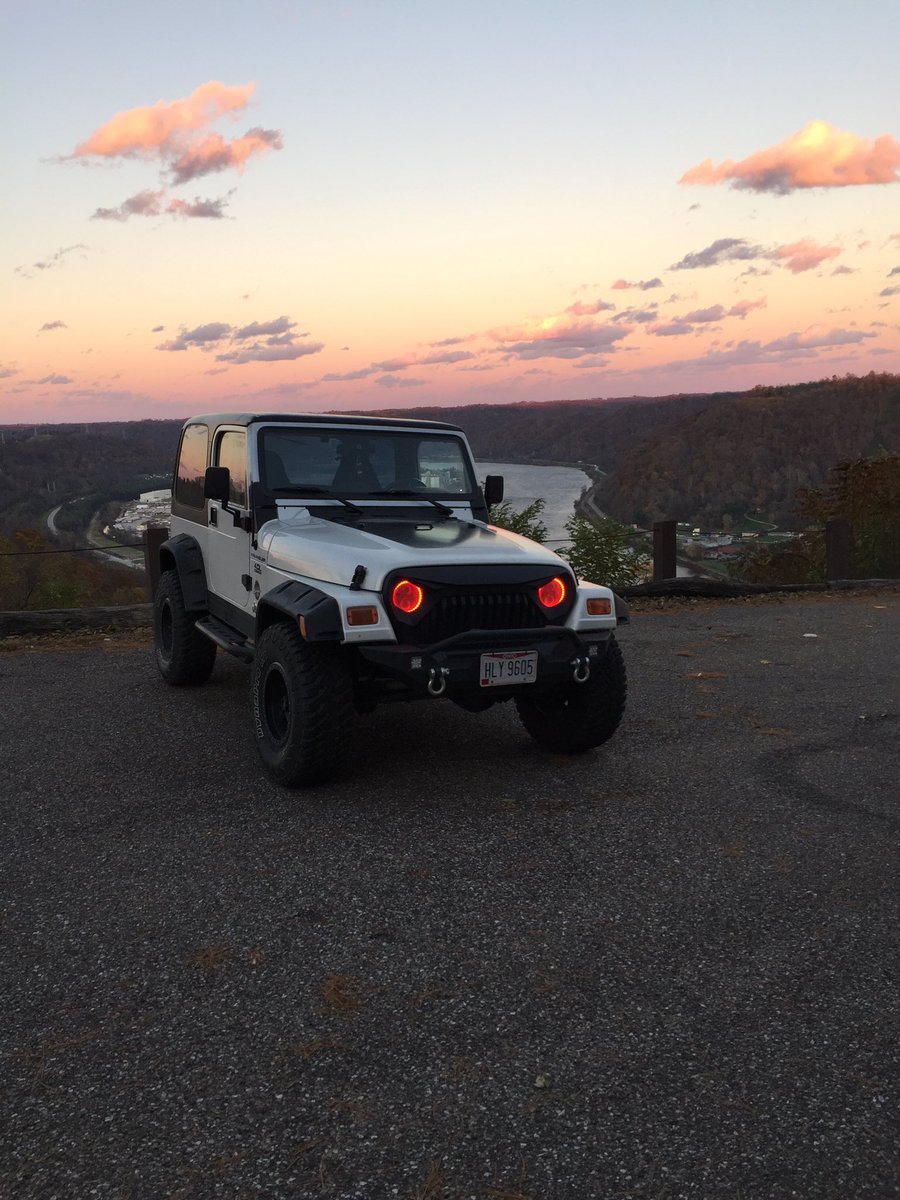 JeepPearl's tweet photo. felt cute might delete later https://t.co/0C331Q5loX