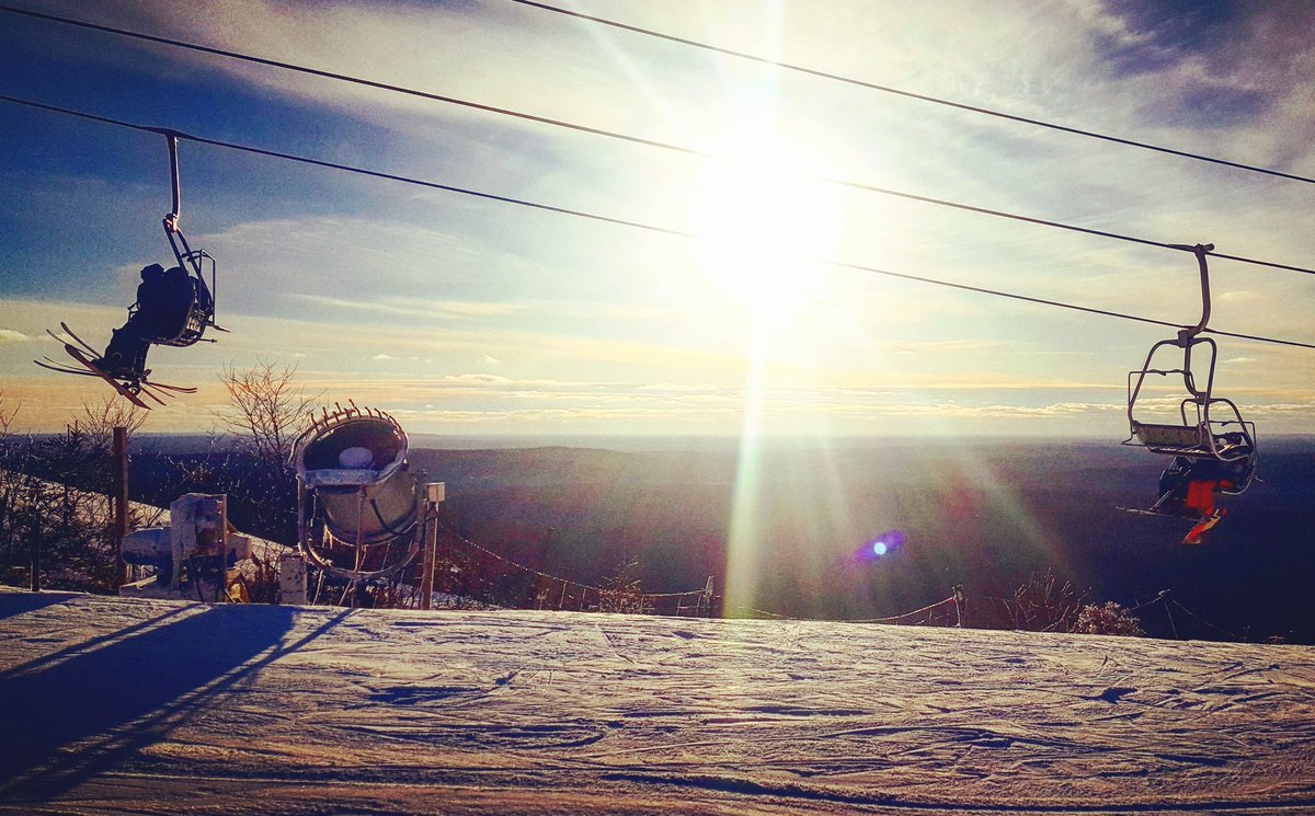 scott_does's tweet image. It may be well below freezing  @PureMichigan but it&apos;s certainly an above average experience. #snowboarding