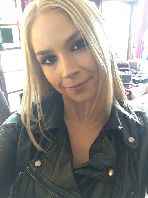 Pic from set yesterday! ❤️❤️ https://t.co/T2YYm5i2VB<a href="/tag/sedona"class="tags"><span>#sedona</span></a>