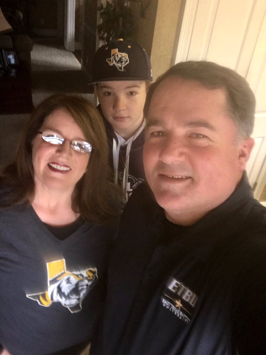 probinson1313's tweet photo. ETBU Opening day in Marshall vs. Centenary #ournewtigerswag Geaux ETBU @Chrisrob131313 smile for the selfie @KevinRo66258513 #selfiestrugglesarerealwithus #picsfromyesterday https://t.co/cNKm0TssDy