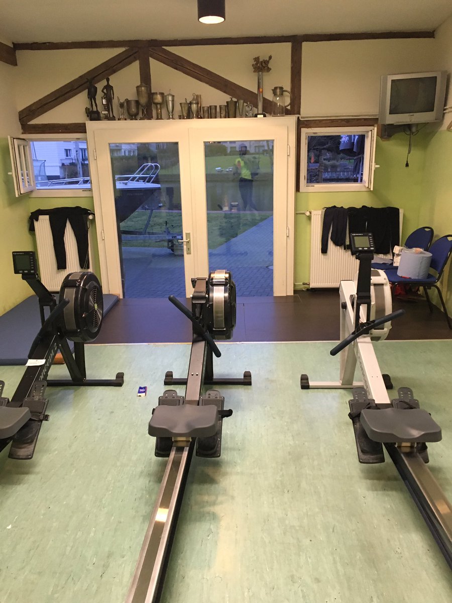 rowhhome's tweet photo. Workout with a view today- practicing for the Erg-Marathon in two weeks 🙈💪🏻! Did a half marathon to start with today- went well so positive for the next training- maybe 30 k? Let‘s see🚣🏻‍♂️🙌🏻! Happy sunday everyone! #OceanRowing #twac2019 #hamburg #firstgermanteam https://t.co/eauAQhDAIz