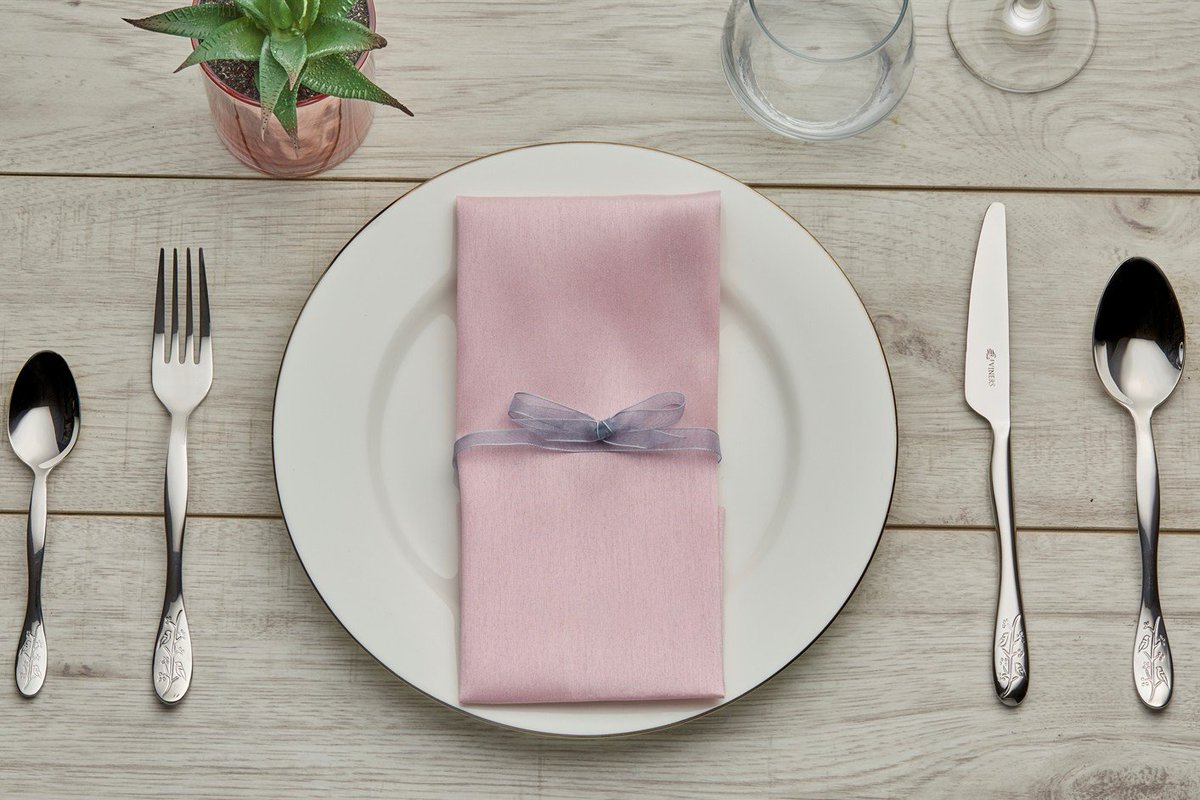 Viners_UK's tweet photo. The #brandnew Viners Nightingale #cutleryset offers a modern twist on the classic teardrop shaped handle.

Hit the link in the bio to see more (⬆️⬆️)!  #dinnertable #dinnertabledecor #dinnertablegoals  #diningtable #diningtables #diningtabledecor #diningtableinspo https://t.co/qNS28SKDZL