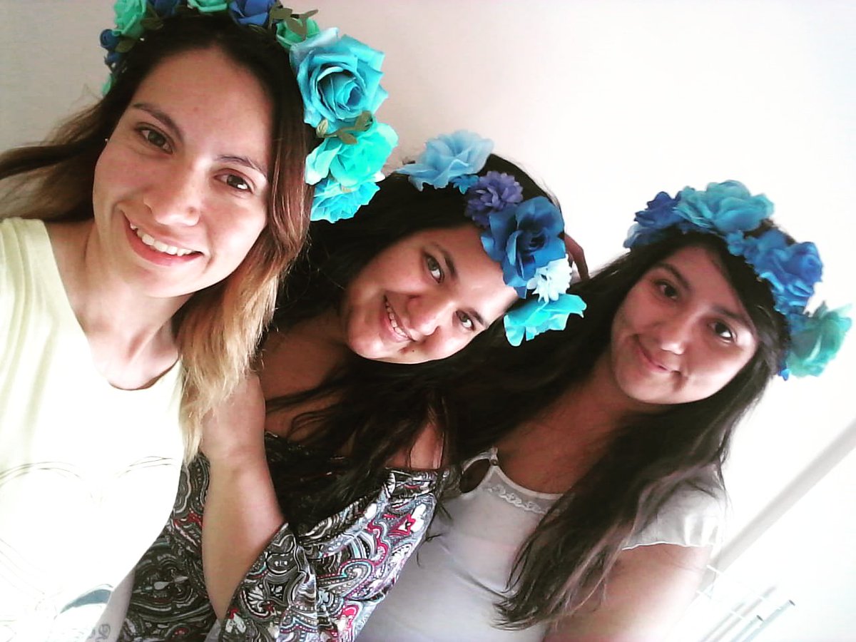 ohNINAftTeddy's tweet photo. Sepan que son lo más!! 
Y las quiero muchísimo @anto_b21 @Ayelen_Bochatay 💖💖😍😘
Ya tenemos nuestras coronas para el concierto!! ➗🇦🇷
#EdSheeranEnArg https://t.co/dEGIg4bw6J
