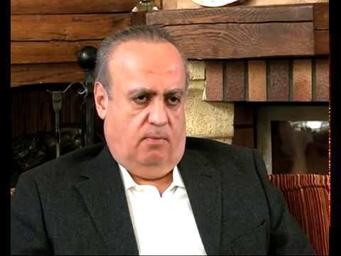 AdamAdem90's tweet photo. الو سعد
ايه شو يا بيك
جبلاط:موافق نخلص من وهاب للأبد
سعد:ياريت بس كيف يا بيك
جلاط:انت ابعت لمعلومات يعتقلوه
سعد:ايه وبعدين 
جلاط:هو بيرفض وبصير بدو يفاوض بتجيه رصاصه مجهوله
سعد:موافق
جلاط:انا بعتت القناص وجاي لعندك نحتفل يلا ابعت عماد ليعتقله
جلاط/سعد اخخ اخطاء لقناص اجت بلمرافق https://t.co/CDSHRrkxCi