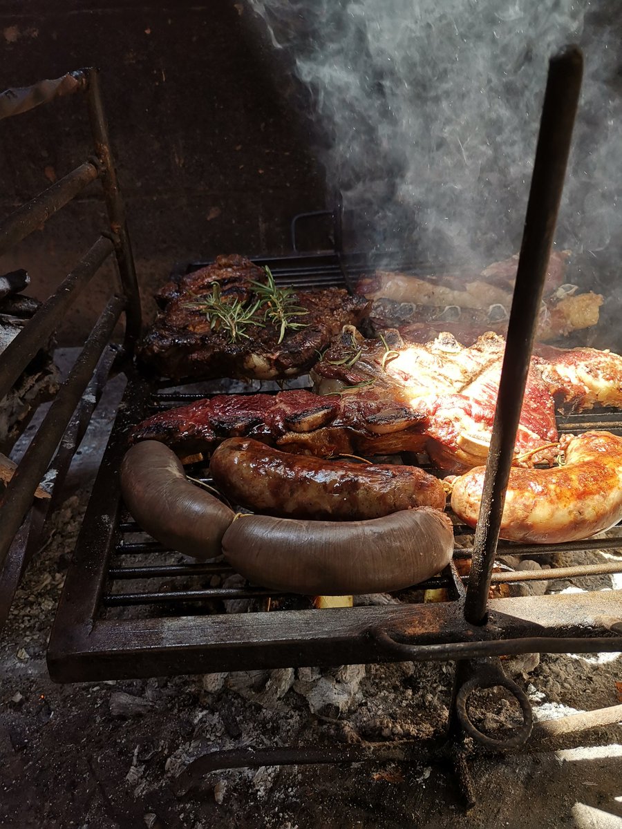 JgfQuiroga's tweet photo. #Asado, #Misviejos, increíble! Los domingos con "mi" Papá y "mi" Mamá, son Hermosos. "Los Quiroga" https://t.co/dK9XjDRbyD