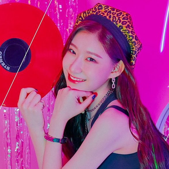aesthedol's tweet photo. ITZY's Lee Chaeryeong packs🍒

Congratulation on your debut, the wait is finally over♡

#itzy #JYP #kpop #aesthetic #kpoppacks https://t.co/vozOEd8riM