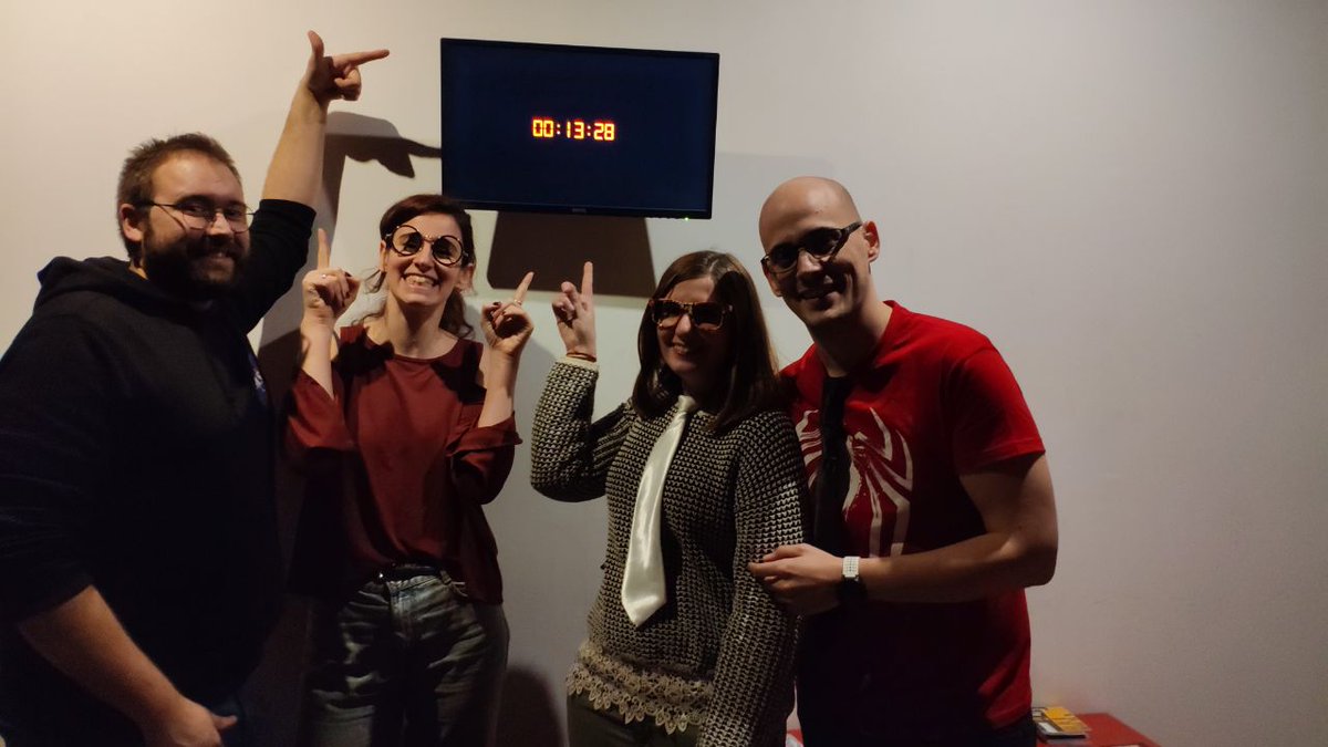 Rupover's tweet image. El ansia nos ha podido con @CubickV. Las 2 salas en 2 días. La Entrevista es algo TAN fresco y TAN chulo y TAN frenético que no podré olvidarla fácilmente. 
Abduction mucho más calmada pero con una ambientación brutal y unas pruebas muy interesantes.
Deseando que abran más salas!