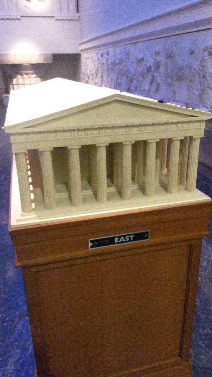 VuesInterieure's tweet photo. Les frises du Parthénon #accessibles aux visiteurs #aveugles #malvoyants avec maquette #tacile, plan, dessins en relief et légende en #braille et reproductions à toucher dans une galerie du @britishmuseum 
#accessibilité #culture #patrimoine mondial https://t.co/fXCbAbizd5