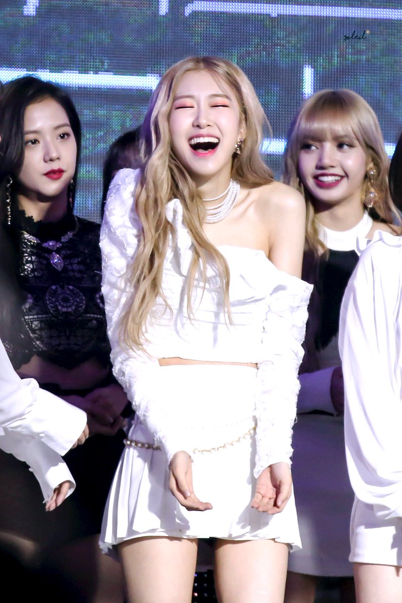 BibiKyu99's tweet photo. "You are my muse.
From the moment we both said goodbye,
you became the day and i became the night.
You are the sun, and I am the moon,
and I only shine because of you.
You are my muse." - bowlingsloths
#RosesAreRosieDay https://t.co/6oBXaVRZcB
