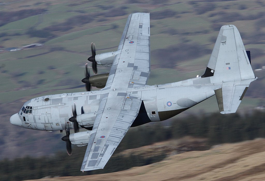 gwjphantom's tweet image. A lot of people who came to low level photography late would not have seen the RAF Hercules in grey paint and there was the odd one that was more shades of grey than others , I swear this one was made up of a few different aircraft , ha ha @RAFBrizeNorton