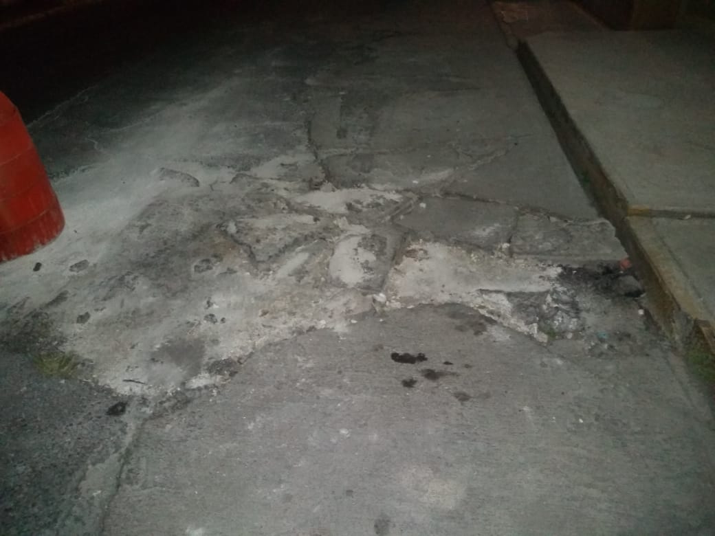 VecinalRed's tweet photo. Vecin@s de calle Chichimecas entre Teocallis y 5to Sol de la Col #CdAzteca solicitan reparación de luminarias y el bacheo de la carpeta asfáltica para evitar los robos y accidente @FerVilchisMx @Ecatepec  @DDUyOPEcatepec @causa_vecinal @CausaCiudadana_ @alfred_tole @RuidoEnLaRed https://t.co/gLphPmxhCl