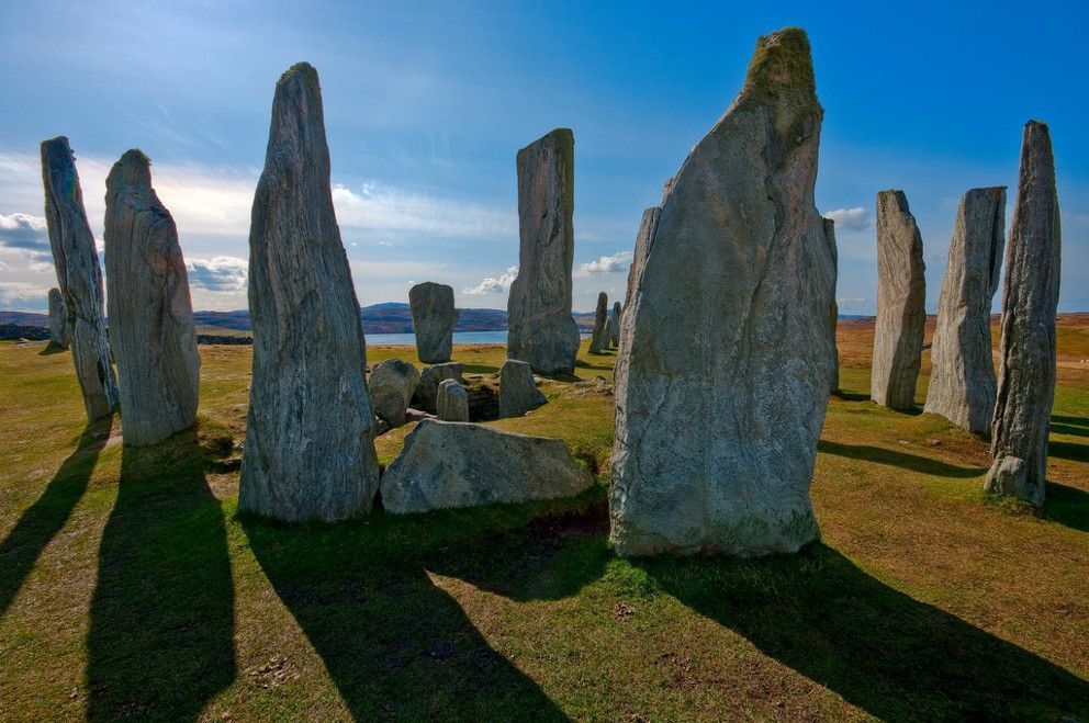 ScoTraveloholic's tweet photo. #OHouterhebrides! ๐ Here is a list of 10 Unmissable Things To Do On #OuterHebrides (with a map). From a drive through Golden Road ๐ to cycling on Benbecula Grimsay ๐ฒ, this place you will never forget ๐ https://t.co/6dBwrTPyuy #VisitScotland https://t.co/EnbMgh1uk5