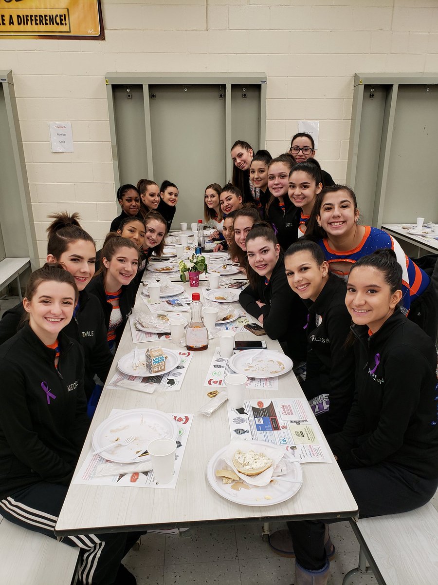 fhsdanceforce's tweet image. Fenton dance is loving the pancake breakfast at Wood Dale Junior High! Thank you for inviting us! @WDJH_Panthers