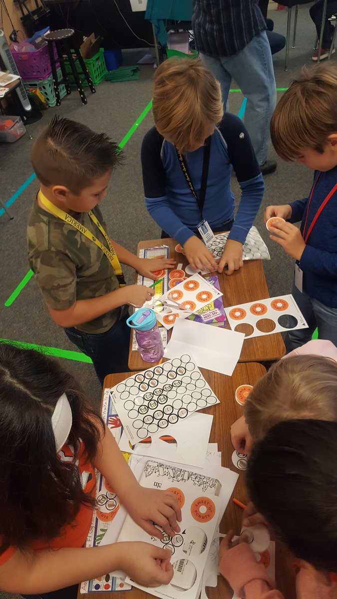 2nd graders acting as producers during Junior Achievement! Our students learned that producing a product without defects is not always easy!!  @MsRundio @MsGarcia2ndWE #weinkaty