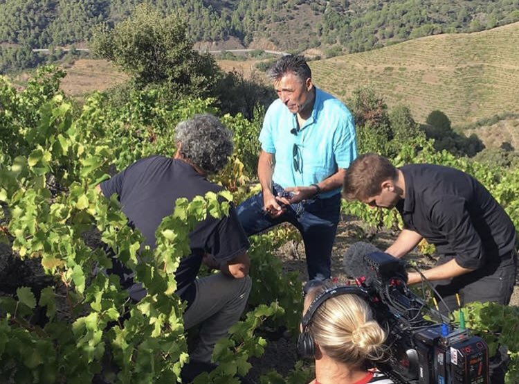 AndersFoghR's tweet photo. #ToEurope visits Spain this week where we meet members of the #Catalonian independence movement to hear their view, and former PM Aznar gives his. I also meet @pbustinduy MP from the left-wing Podemos party. @dr2tv 22.00 Monday https://t.co/ARTw3pvByc