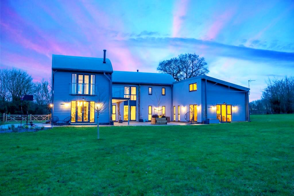 rightmove's tweet photo. Our next renovation property spotlight is this eye-catching barn conversion - and this time we'll let the pictures speak for themselves... >> https://t.co/o2PHXk3k43 https://t.co/3oIiIk7jvZ