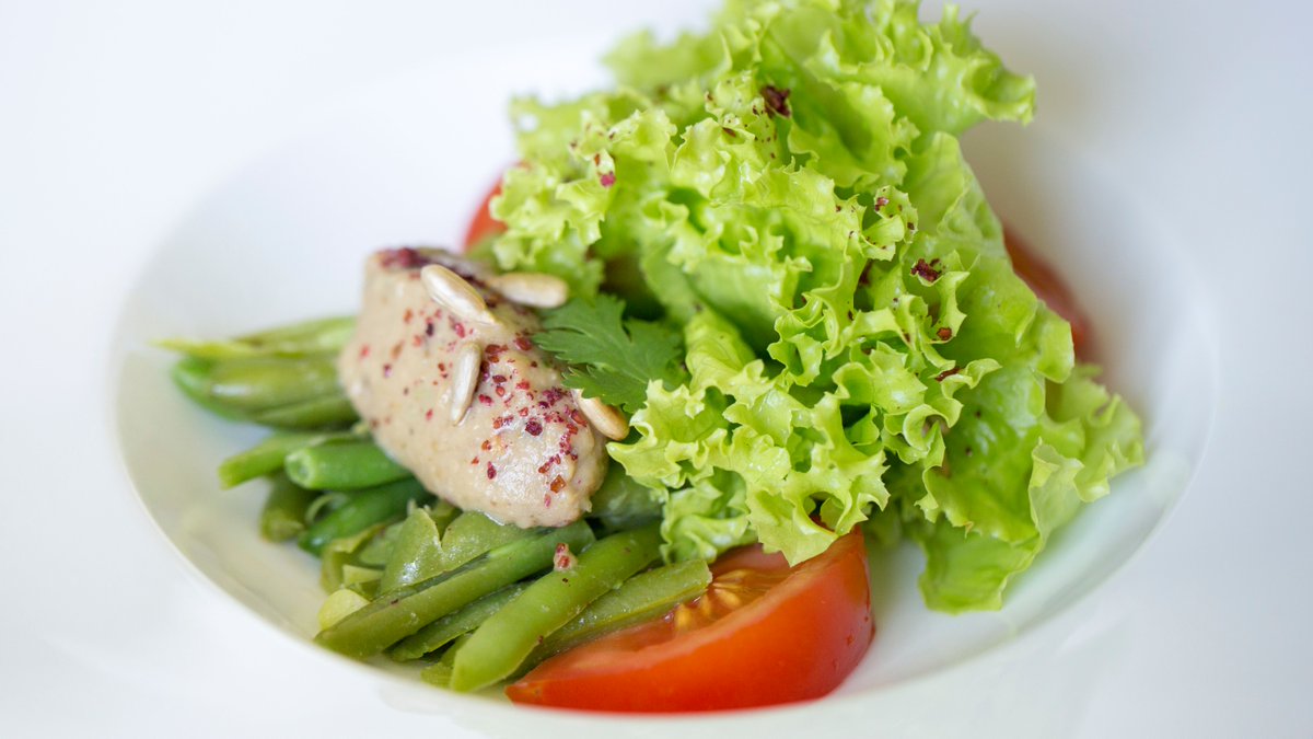 ChenotGroup's tweet image. While on the #Chenot diet, you will experience superior dining with bold colours and delicious flavours. @ChenotPalace  #ChenotMethod