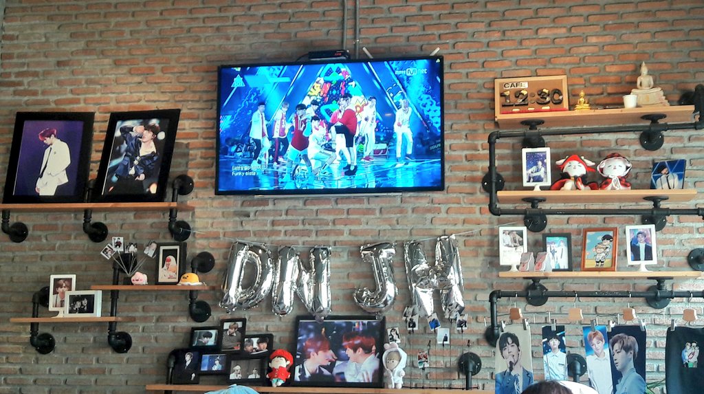 JDxnik's tweet photo. งานน่ารักมากจริงๆค่ะ ได้กลับไปนั่งดูหลายๆคลิปรำลึกความหลังสนุกสนานเลย 😂 คิดถึงเด็กๆมากๆ ;_; ขอบคุณสำหรับของแจกด้วยนะคะ น่ารักทุกชิ้นเลย สำหรับแจกของวันนี้ ถ้าผิดพลาดอะไรไปก็ให้อภัยกันด้วยเน้อ น้องขี้เขิน ;-; 💖
#96abletogether #2moocafe https://t.co/ZnvPAcspzT
