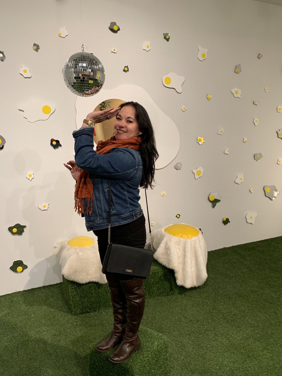 julliliz97's tweet photo. My mom is so cute, she unintentionally did a Gamma!! She does it better than me lol !! #dglove @DeltaGammaUCR @deltagamma https://t.co/6DpB5ooWyy