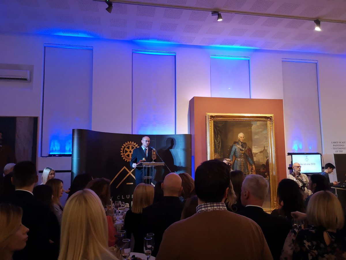 SpainFoodWineRS's tweet photo. #ŠpanskaVina na aukciji! Juče smo prisustvovali humanitarnoj aukciji španskih vina u organizaciji rotari kluba #NoviSadAlmaMons, u Galeriji Matice srpske u Novom Sadu.
#VinaŠpanije #VišeOdVina2019 #AlmaMons #Novi Sad #Španija https://t.co/l4VSaf1CuG