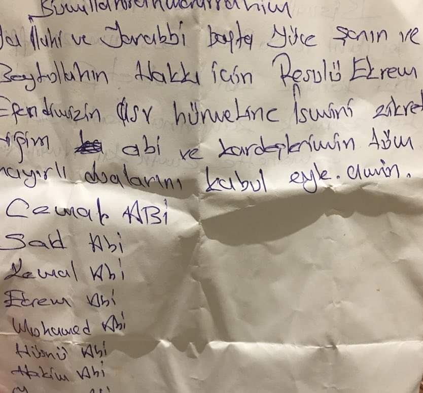 Umre Günlükleri: Biri bu kağıdı “Sizden düştü sanırım” diyerek delikanlıya uzattı. Kırışık kağıt, delikanlının değildi aslında... Genç, dua listesindeki tanımadığı isimlere “Madem bana geldi bu kağıt, bir sebebi vardır” diyerek dua etmeye başladı.
Ayşe Sevim Günay
👍😊